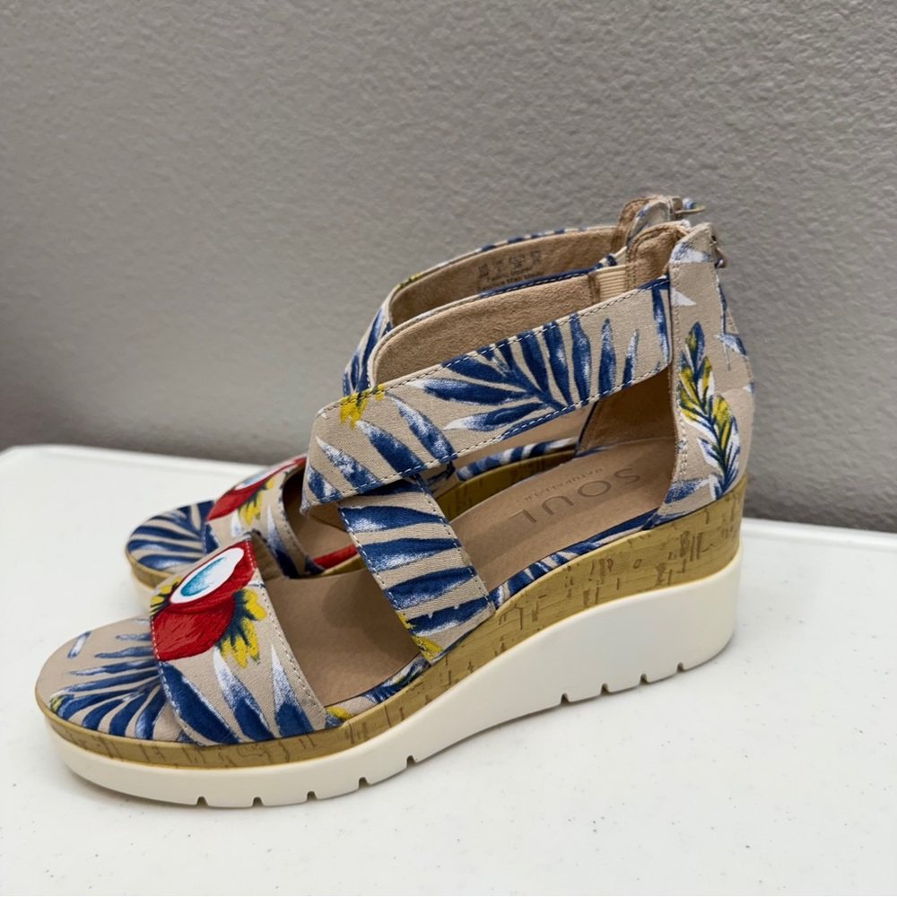 SOUL Naturalizer Goodtimes Crisscross Wedge Sandals Size 8 Tropical Blue Floral - Picture 8 of 10